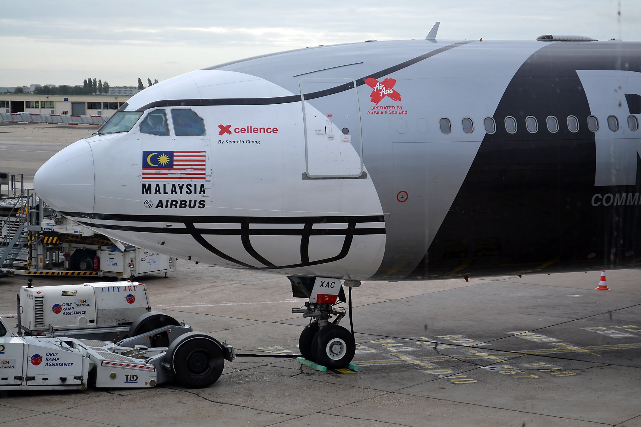 Mit diesem Airbus A340-300 von Air Asia X ging es nach Kuala Lumpur.  Foto: Christian Maskos