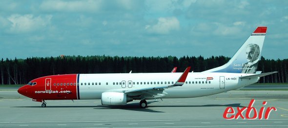 Eine Boeing 737-800 von Norwegian Air Shuttle am Flughafen von Helsinki. Für billige Inlandsflüge in Finnland ist Norwegian oft die erste Adresse. Foto: Christian Maskos