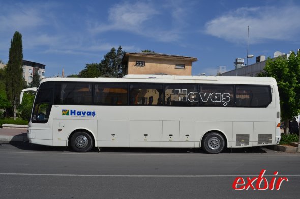 Bequeme Busse werden beim Flugahfenshuttle zwischen Satdtzentrum und Airport in Sanliurfa eingesetzt.  Foto: Christian Maskos