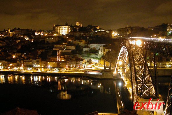 Porto bei Nacht - traumhaft schön.  Foto: Christian Maskos