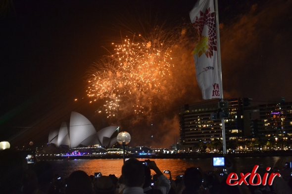 Silvester in Sydney: Feuerwerk um 21:00 Uhr zur Einstimmung.Foto:Christian Maskos