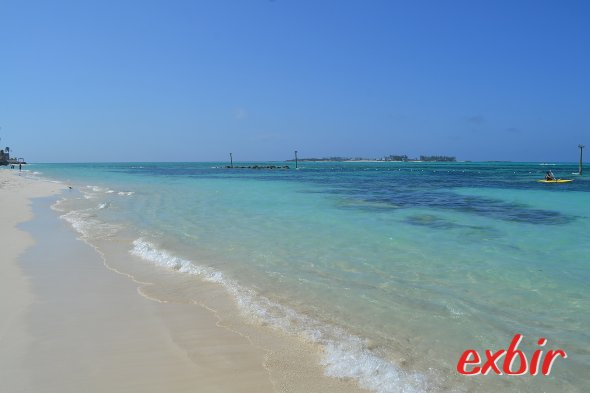 Traumstrände der Karibik, hier Cable Beach auf den Bahamas.  Foto: Christian Maskos