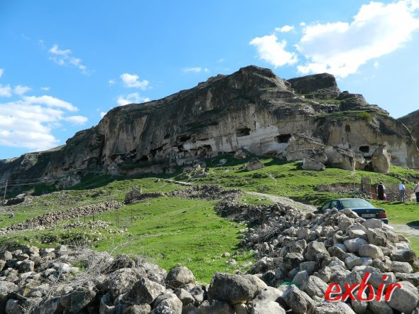 Landschaft und Höhlenwohnung bei Hasankeyf in der Region Batman.  Foto: Christian Maskos