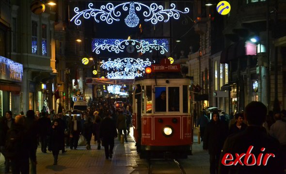 Das pulsierende Herz der Stadt:  Die Istikal Straße in Beyoglu.  Foto: Christian Maskos