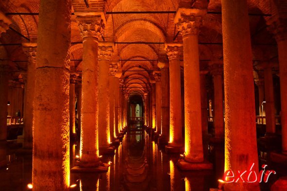 Die unterirdische Zisterne unter dem historischen Sultanahmet ist eine der faszinierenten Sehenswürdigkeiten Istanbuls.  Foto: Christian Maskos