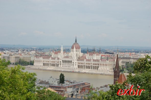 Sicht vom Burgviertel über die Donau auf das Parlament. Foto: Christian Maskos
