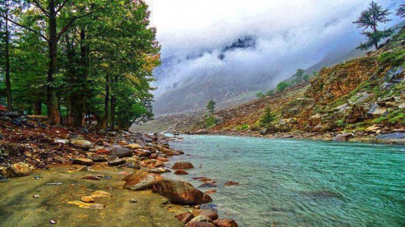 Welche Farbenpracht! Kunhar River In Swat Valley, Pakistan