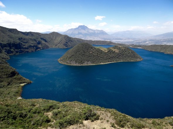 Lac du cratère Cuicocha (3 246 m) - Volcan/Caldeira d'Équateur Cotacachi, Imbabura Province, Ecuador
