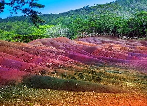 Das Naturphänomen Siebenfarbige Erde auf Mauritius.