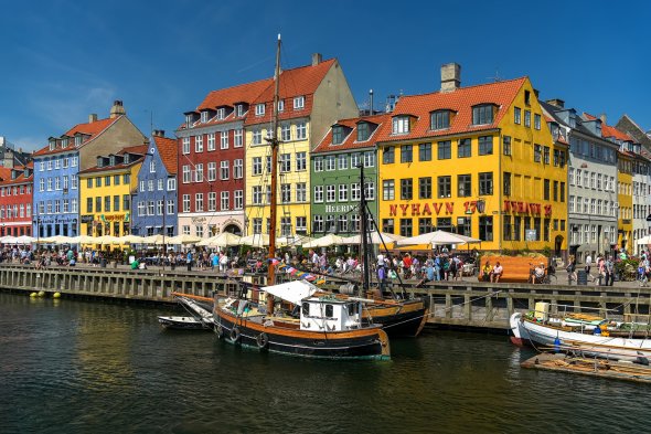 Nyhavn, einer der schönsten Adressen in Kopenhagen. Da die MSC Meraviglia auch in Kopenhagen einen Stop einlegt, könnt ihr die wunderschöne dänische Hauptstadt ohne separate Flug-/Zuganreise bequem entdecken.