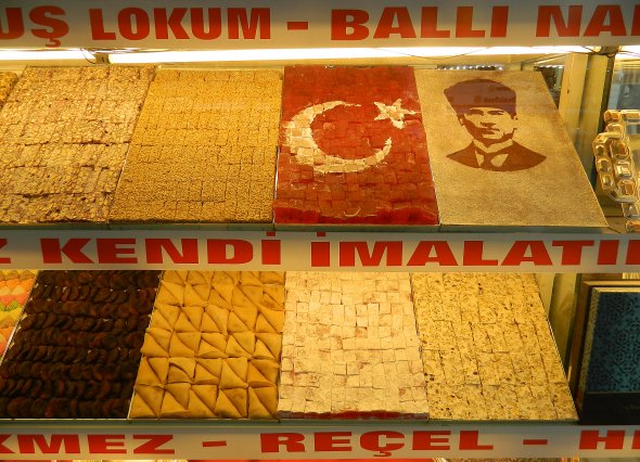 Leckereien einer Bäckerei in Adana, Türkei