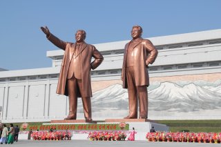Kim Statuen in Pjöngjang