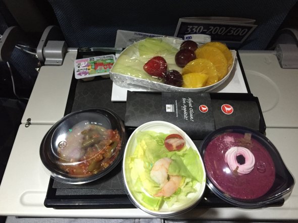 Lohnt sich bei Turkish Airlines immer: Das Specialmeal Fruit Platter Meal auf der Langstrecke